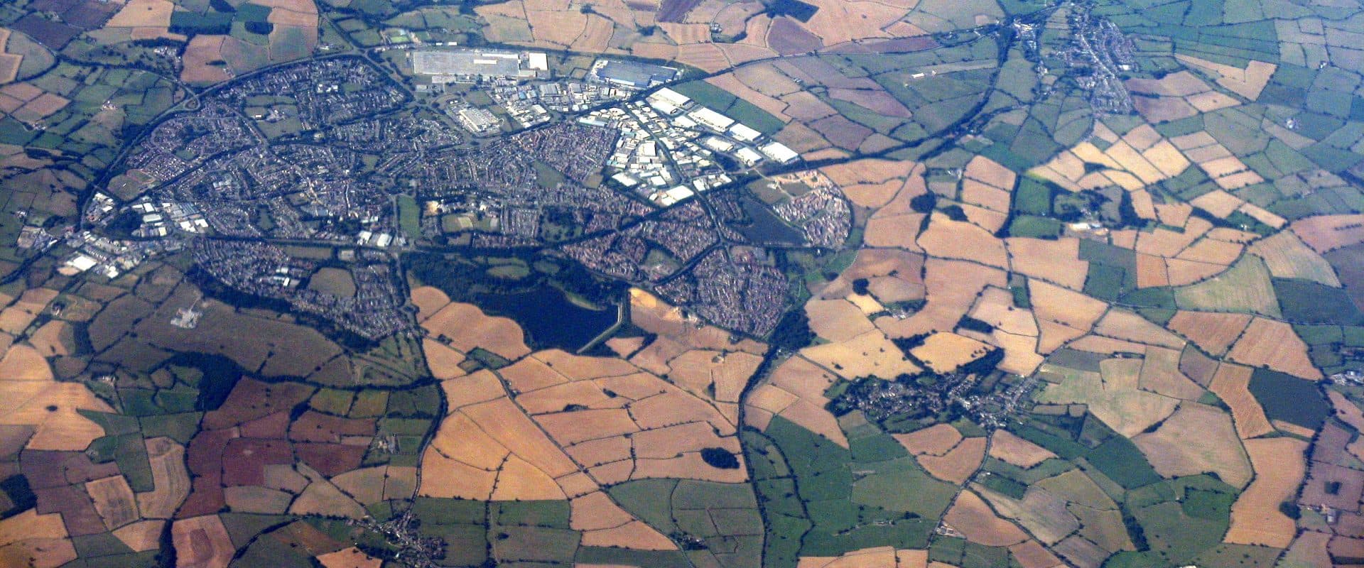 Daventry seen from the east, with Daventry Reservoir in the foreground